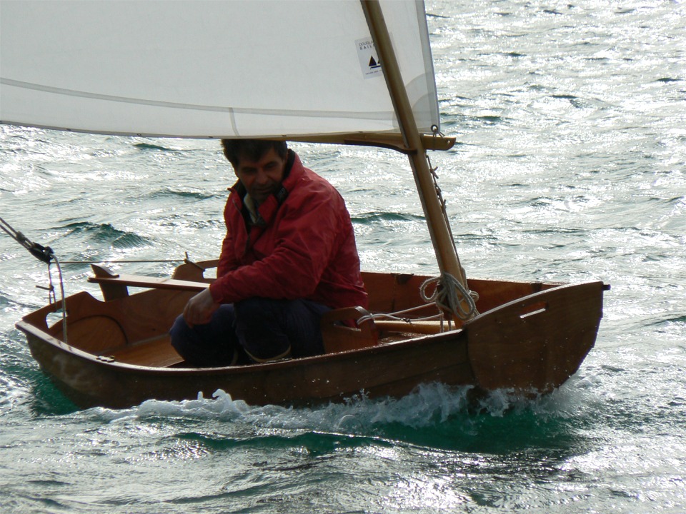Il faut trouver le bon compromis entre le tableau et la marotte : le tableau doit rester bien d&eacute;gag&eacute; pour aller vite, mais la marotte ne doit pas &ecirc;tre trop basse pour ne pas trop accrocher le clapot.