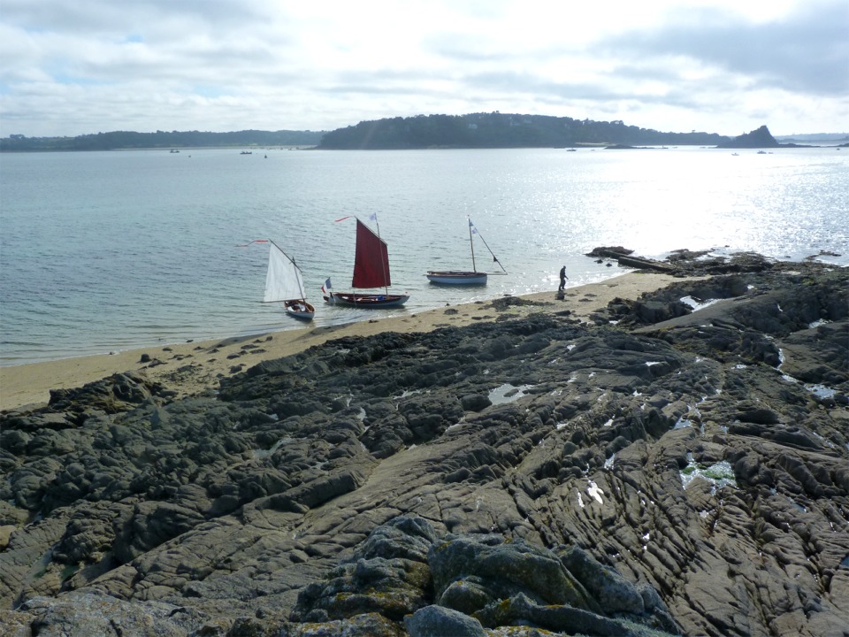 Je suis monté au pied du phare de l'Ile Noire pour faire cette image idyllique du fabuleux plan d'eau de la baie de Morlaix... 