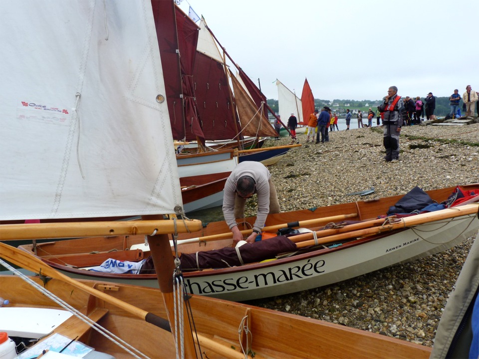 Le dernier week-end de juin, je me suis joint avec Gandalf au Pirmil Thema et au noyau dur des propriétaires de Skerry (Anouket, Chasse-Marée, La Marie Pupuce et Piff) pour participer à la seconde édition de "Terre et Mer" en baie de Morlaix. Superbe navigation dans cette baie magnifique, malgré une météo assez moyenne.