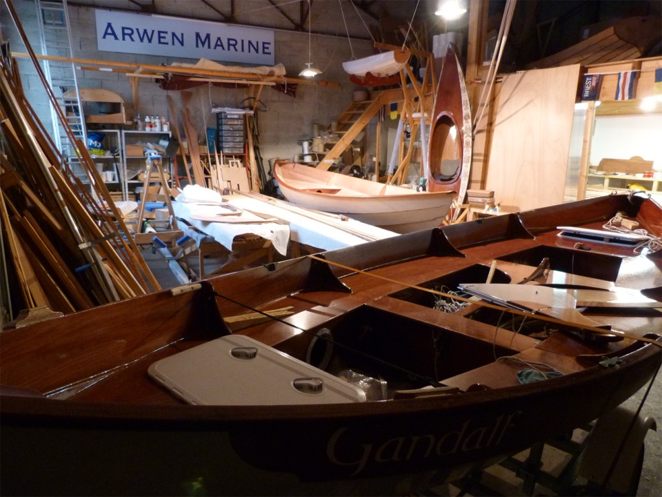 Vue de l'atelier le soir avant de partir : je dois pr&eacute;voir la place pour rentrer Gandalf chaque soir, et je le sors dans la journ&eacute;e afin de pouvoir circuler dans l'atelier. 