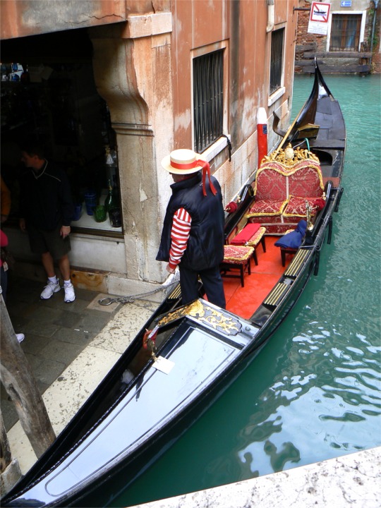 Malheureusement pas encore de photo du Shearwater sur le Grand Canal, il faudra sans doute attendre les beaux jours. En attendant, voici un modèle qui ne fait pas (encore ?) partie de notre gamme...