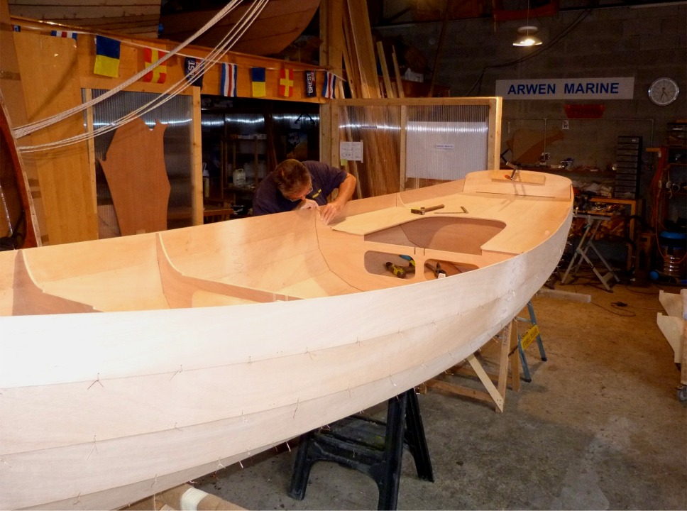 Le petit personnage qui s'active sur le haut de la cloison 4 sert &agrave; donner l'&eacute;chelle : oui, &ccedil;a fait un gros bateau ! 