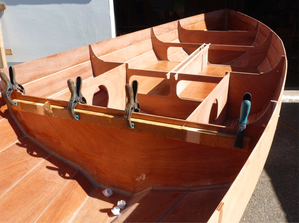 Je me pr&eacute;pare psychologiquement pour la s&eacute;ance de collage et les 19 m&egrave;tres de joints-cong&eacute;s que je vais faire maintenant... 