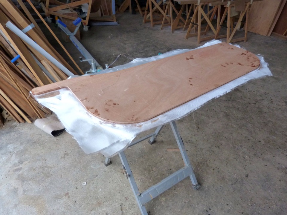 Et voila l'&eacute;bauche de la d&eacute;rive apr&egrave;s durcissement de l'&eacute;poxy, le lendemain matin. 