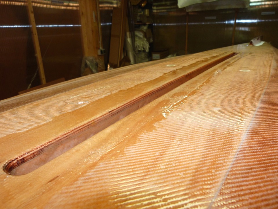 Les bandes de renfort de l'ouverture du puits de d&eacute;rive sont satur&eacute;es d'&eacute;poxy.