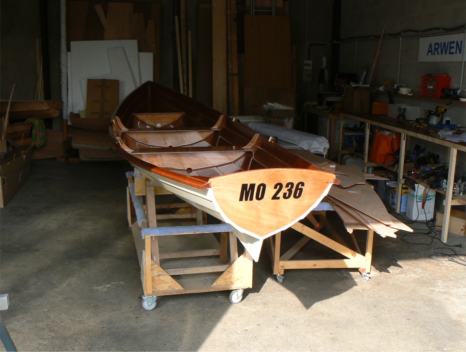 Et voici le Wherry d'Annapolis, enfin prêt à livrer, y-compris son marquage communal (MO signifie Montperreux, sur le lac de Saint-Point) sur le tableau arrière. 