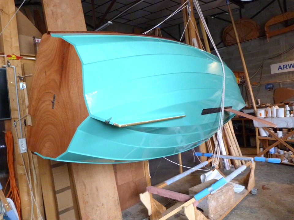 J'ai de nouveau soulev&eacute; Silmaril afin de le remettre &agrave; l'endroit pour le reposer sur sa remorque. J'essaie de nouveau la d&eacute;rive afin de v&eacute;rifier qu'elle pivote toujours librement malgr&eacute; la pr&eacute;sence des l&egrave;vres sur l'ouverture du puits. 