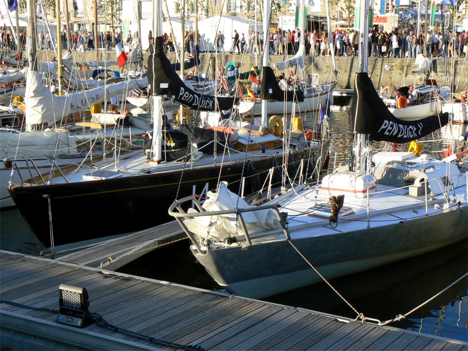 Deux des "Pen Duick" de feu Eric Tabarly participaient : Pen Duick II, avec lequel il gagna la Transat en 1964, et Pen Duick V, avec lequel il remporta la Transpacifique en 1969. 