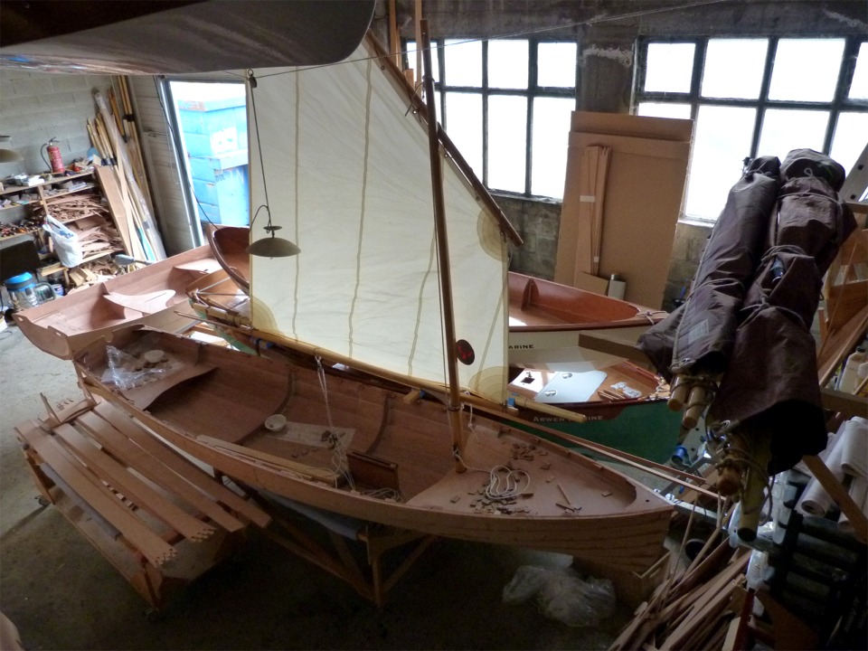 Le lendemain, j'ai sorti la Yole de Chester afin de faire l'essayage de la petite misaine au tiers de 3.20 m2 que j'avais test&eacute;e sur le Doris 12, lorsque je l'avais construit en version voile. 