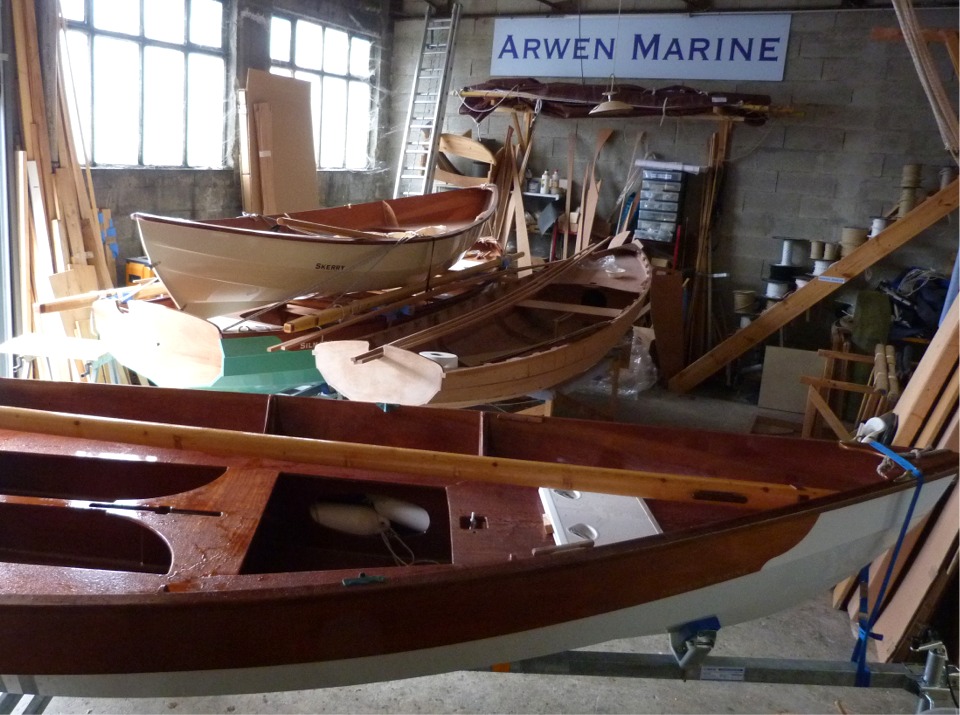 J'ai rapport&eacute; Gandalf &agrave; l'atelier : c'est un peu encombr&eacute; avec quatre bateaux "dehors" et deux "dedans", sous la mezzanine. Du coup, je me d&eacute;cide &agrave; mettre en vente le Skerry et le Silmaril, qui seront disponibles tous deux apr&egrave;s le Salon de la Plaisance d'Aix-les-Bains, d&eacute;but avril.