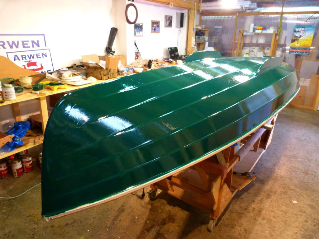 Seconde couche de vert "Brume de Jade" sur la yole de Pierre... 