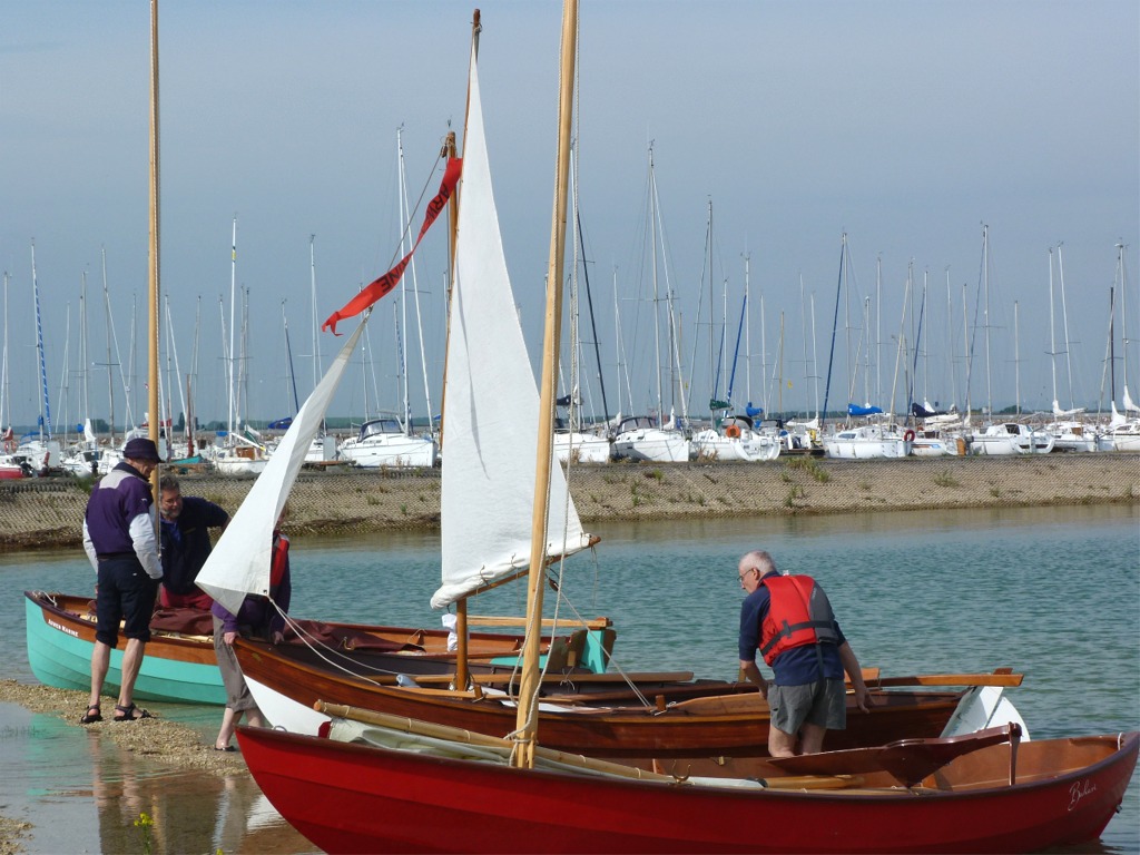 Au premier plan, le Skerry Bahari, puis le Doryplume Cap93 et le Silmaril. 