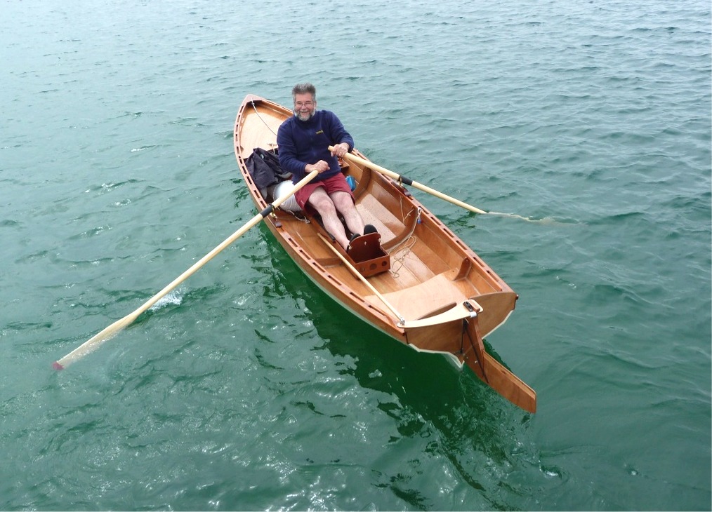 A mon tour de tester la coulisse amovible sur la Yole de Chester. Elle fonctionne parfaitement, je dois juste trouver une façon de l'embarquer sans qu'elle soit gênante pendant qu'on marche à la voile.