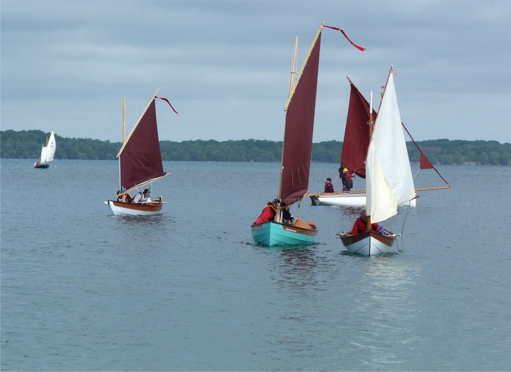 Le Minahouet Pinocchio devant le Skerry Piff, le Skerry Méaban, le Silmaril, le Doryplume Love Dory et le Pirmil Thema.