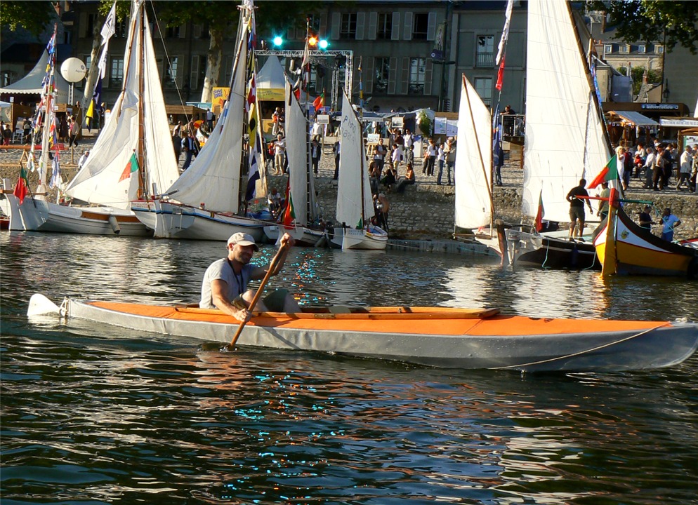 Le plaisir de sortir un beau kayak pliant entoil&eacute; quinquag&eacute;naire. 