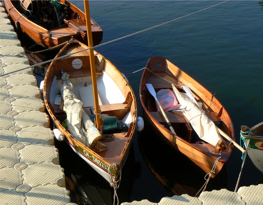 Voici le Skerry et le Doris cote à cote, et c'est la chaloupe à vapeau "Keltia" qui est notre voisine de ponton. 