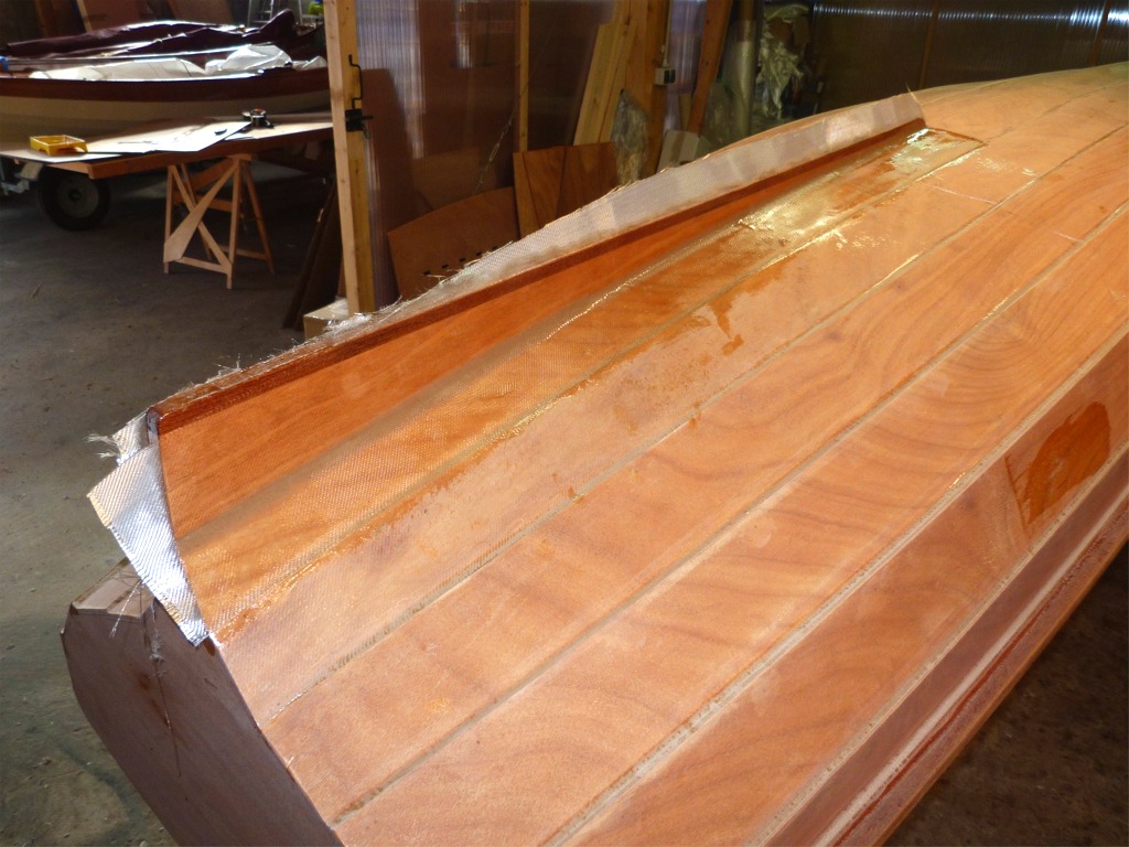 Voil&agrave; ce que &ccedil;a donne apr&egrave;s saturation des bandes de fibre de verre... 