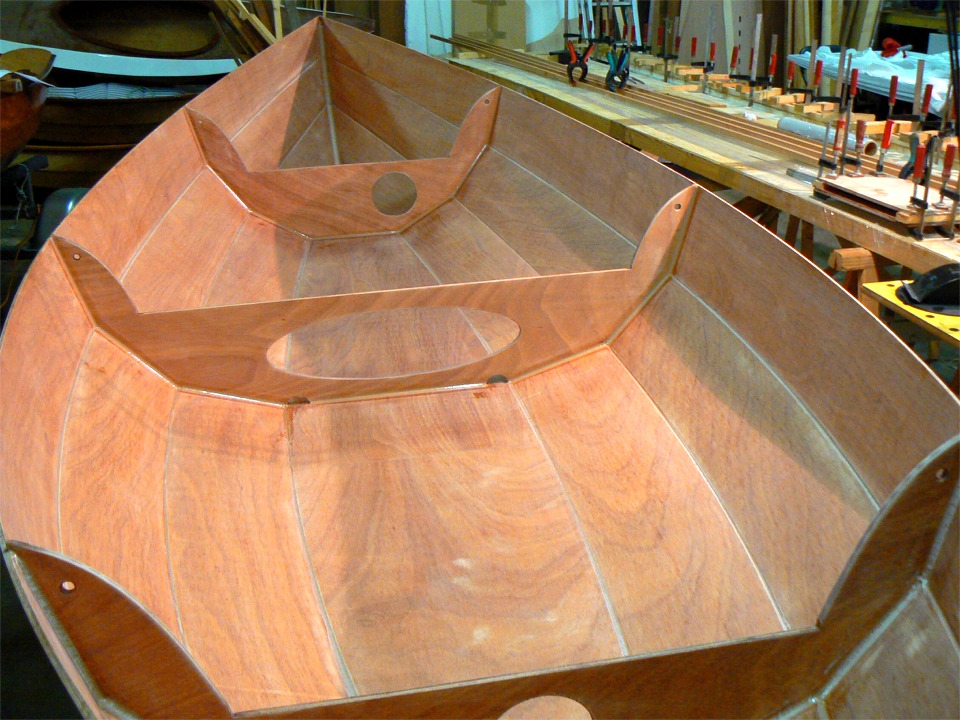 J'ai passé une seconde couche sur les joints-congés du Skerry, qui me paraissaient un peu anémiques. 