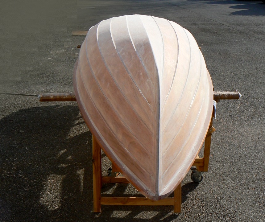 Et voilà la yole déguisée en loukoum ! Maintenant, un coup d'aspirateur et un coup de chiffon humide pour détacher les derniers grains de poussière. 