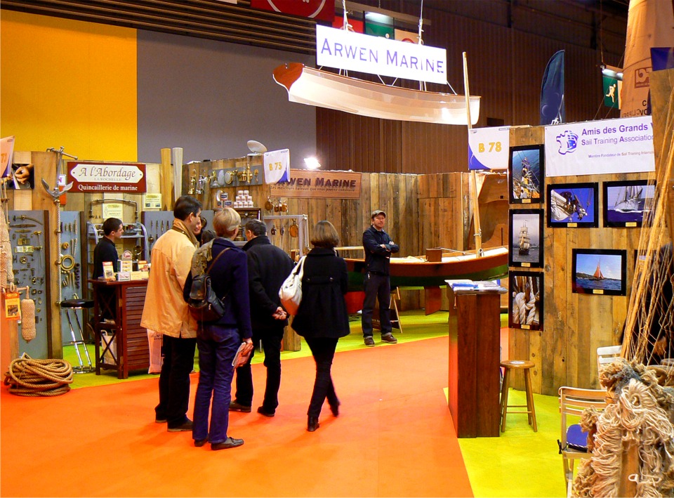 Je l'ai exposée au salon nautique de Paris en décembre (mais oui, c'est elle, suspendue au-dessus du plus beau stand du salon ! 