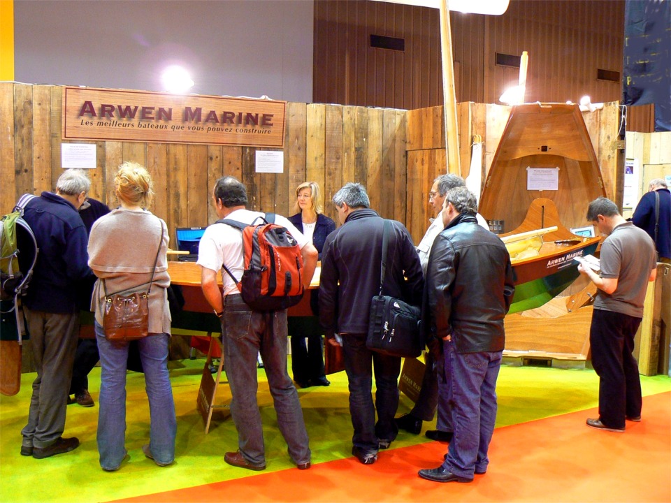 Igor est venu m'assister sur le stand, et beaucoup de familiers du site sont ravis de rencontrer enfin ce héros de l'ombre ! 