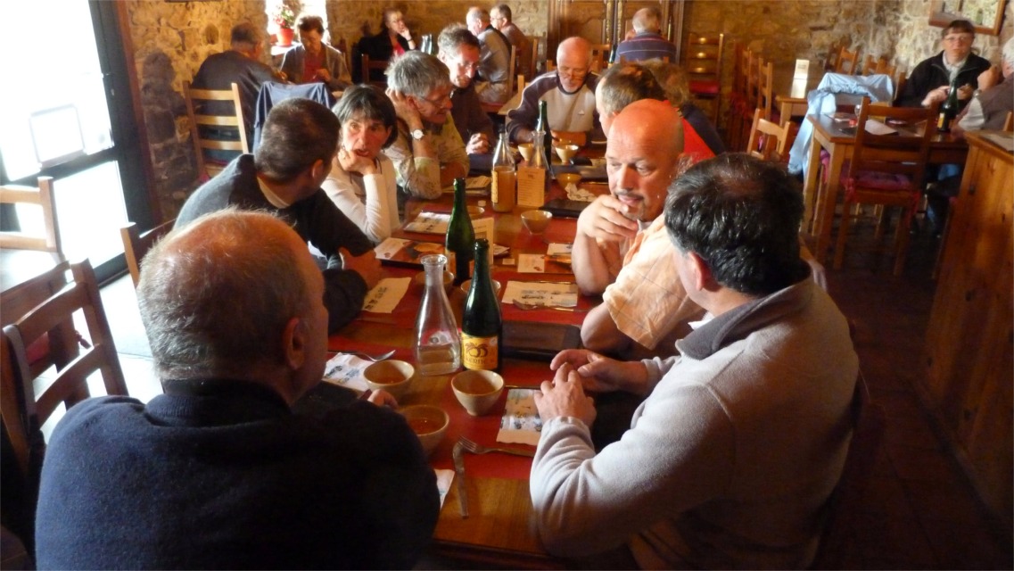 Et nous terminons cette superbe journ&eacute;e &agrave; l'aide de galettes, cr&ecirc;pes et autre cidre afin de reprendre des forces pour le lendemain !