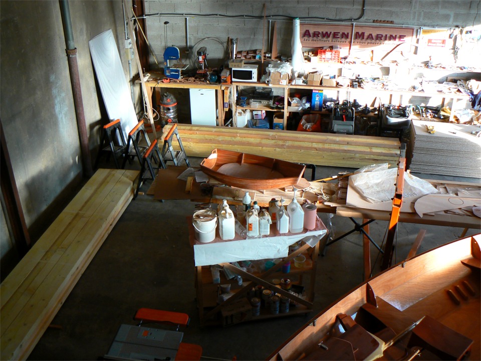 Qu'allons-nous construire avec tout ce bois ? Enfin un "vrai" bateau ? Une seconde Arche de No&eacute; ? Une r&eacute;plique de l'Hermione ? De la Cutty Sark ? Vous le saurez en lisant notre prochain &eacute;pisode... 