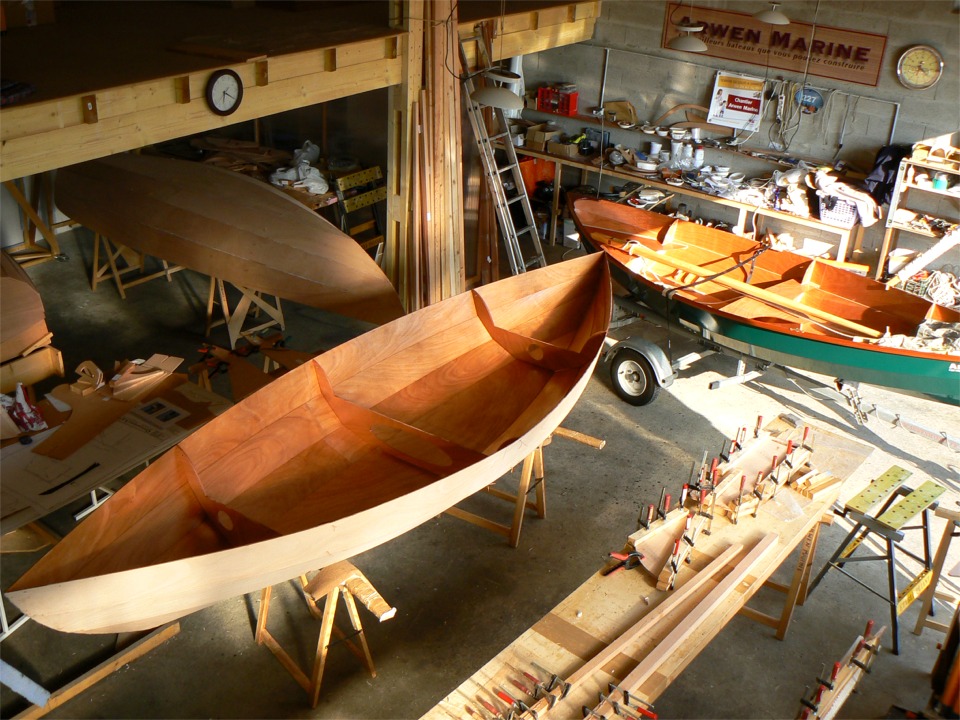 Trois Skerry ensemble à l'atelier. En effet, celui que j'ai construit pour le salon nautique de Paris en décembre dernier est venu retrouver les deux petits nouveaux. 