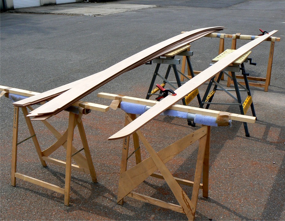 Une fois que tous les scarfs sont coll&eacute;s, je passe au pon&ccedil;age des collages, tra&ccedil;age et per&ccedil;age des trous pour les sutures. 