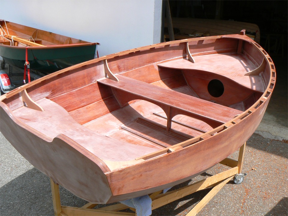 Essayage des lisses, qui tiennent en place toutes seules, gr&acirc;ce &agrave; leur courbure (et ne sont pas rugueuses, comme me demande de le pr&eacute;ciser M. Jacques D.) 