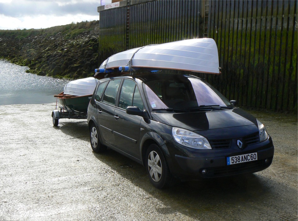 Arrivée sur la cale de mise à l'eau du port du Moulin Blanc, à Brest. Avis aux amateurs, le bas de la cale est une vraie patinoire à basse mer ! 