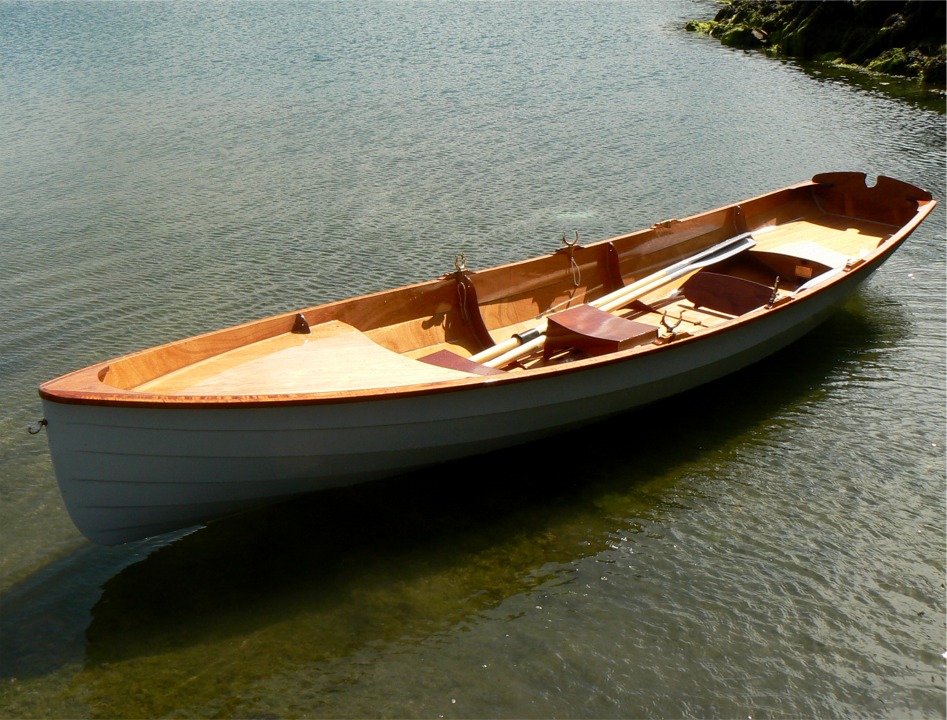 Dernière image de la Yole de Chester qui semble presque léviter au dessus de la surface de l'eau... 