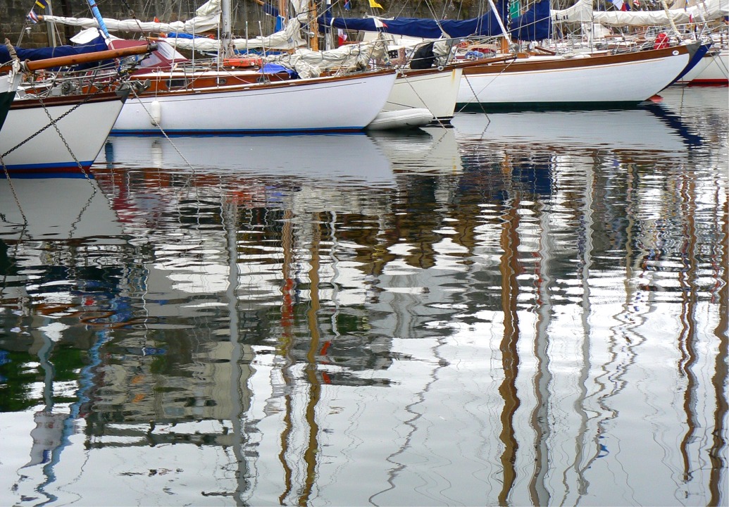 J'adore le reflet des gréements dans l'eau du bassin