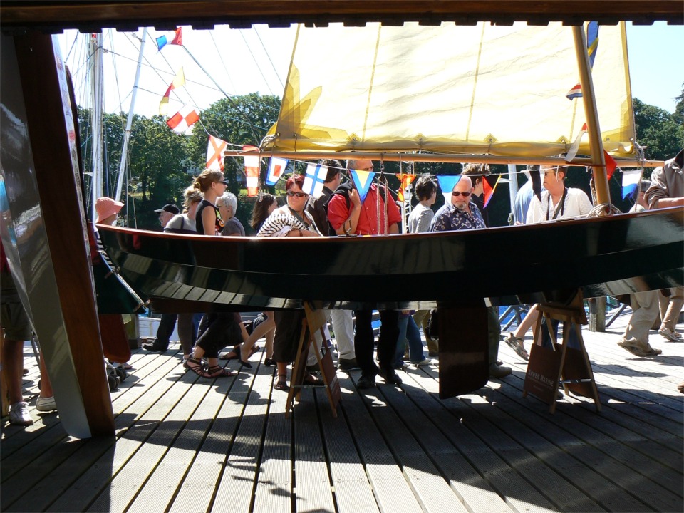 Le Skerry avec sa voile arisée attire toujours de nombreux visiteurs. 