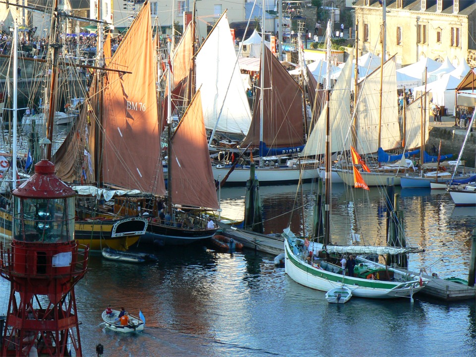 Le feu du Scarweather n'en croit pas ses lampes : Le Renard à couple d'un bateau anglais (Vigilance)... et 100 ans plus jeune, non mais !