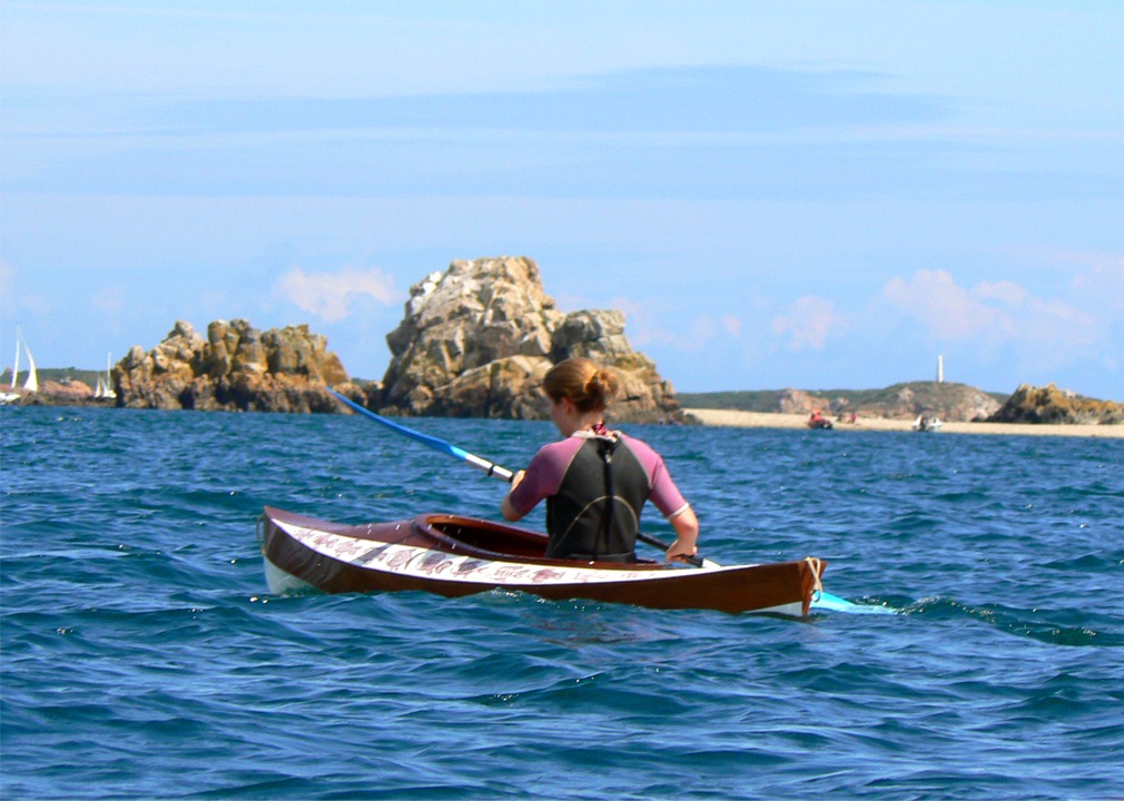 Cette vue de trois quarts arri�re fait croire que l'on a affaire � un kayak "normal" : on ne se rend pas compte que le Wood Duck est pr�s de deux fois plus court que la plupart de ses cong�n�res...