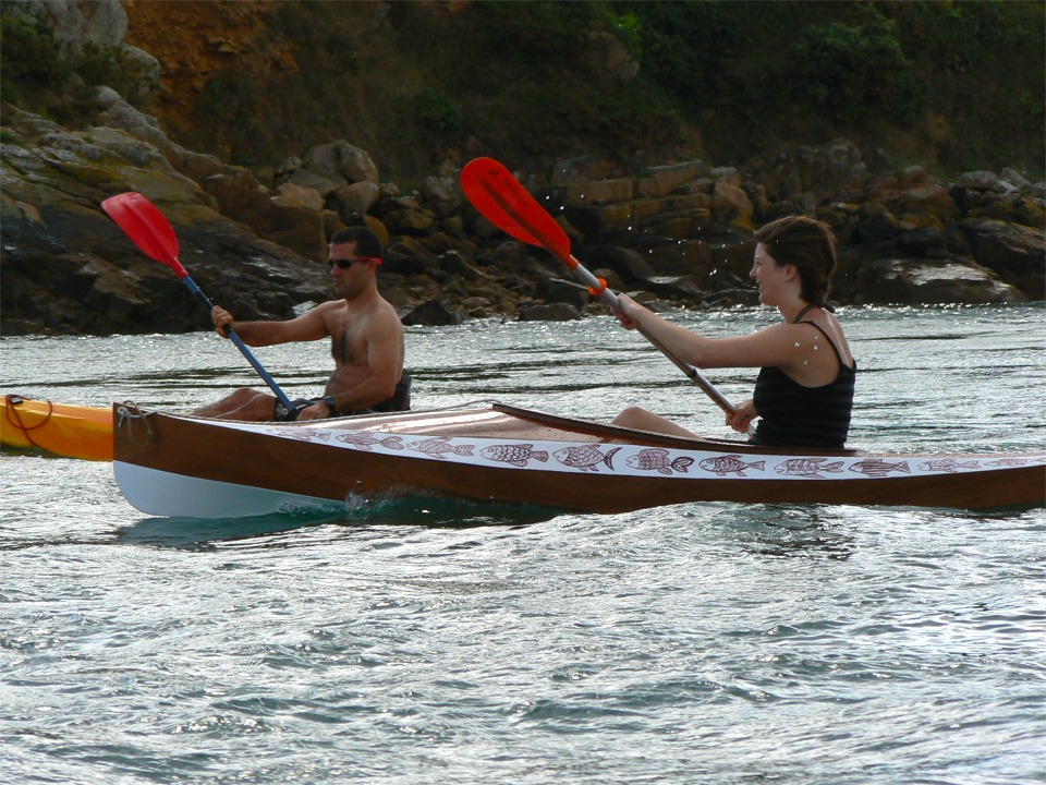 Les deux kayaks se rejoignent pour entamer la descente du chenal du Kerpont. 