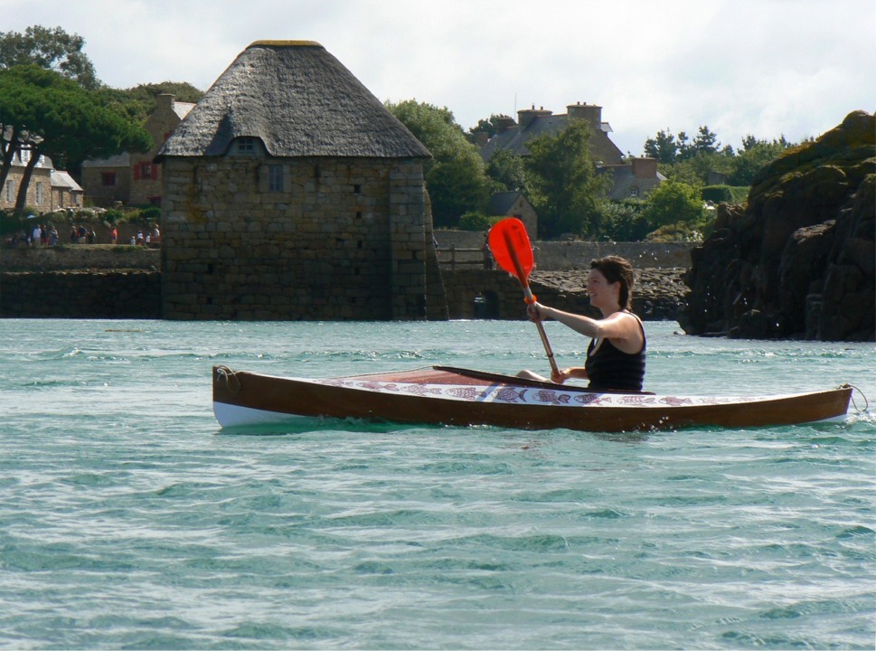 Et voila le moulin du Birlot dont la retenue prend l'eau (ou perd l'eau pour être précis). Le moulin et la retenue ont été achetés par la municipalité de Bréhat en 1990 pour les sauver de la ruine, car le moulin ne moud plus de grain depuis 1920. 