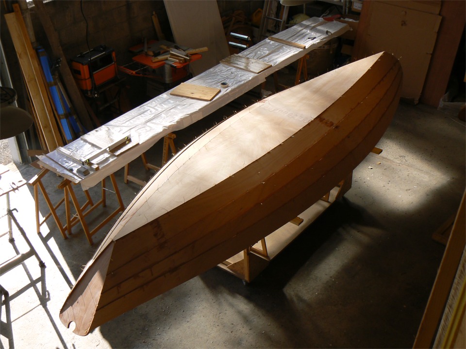 A part le tableau arrière, une grande caractéristique commune des doris est leur finesse, qui en fait d'excellents bateaux d'aviron, leur moyen de propulsion principal. 