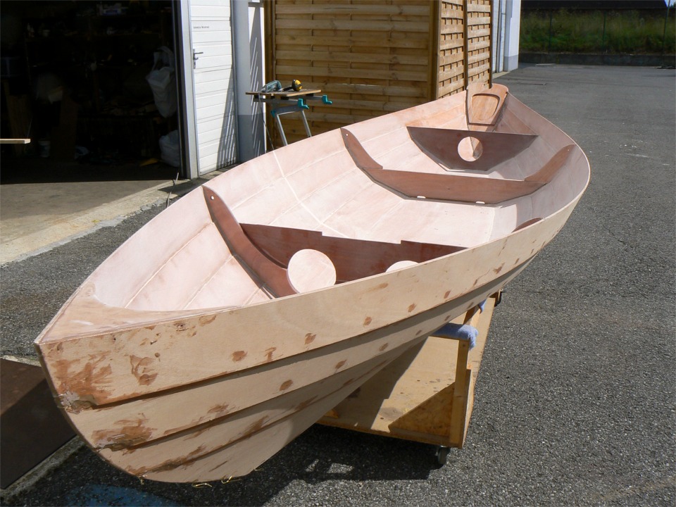 Phase "loukoum" sur l'int&eacute;rieur : toute la surface est ponc&eacute;e, il n'y plus qu'&agrave; passer un bon coup d'aspirateur puis un d&eacute;poussi&egrave;rage au chiffon humide avant de passer &agrave; la suite. 