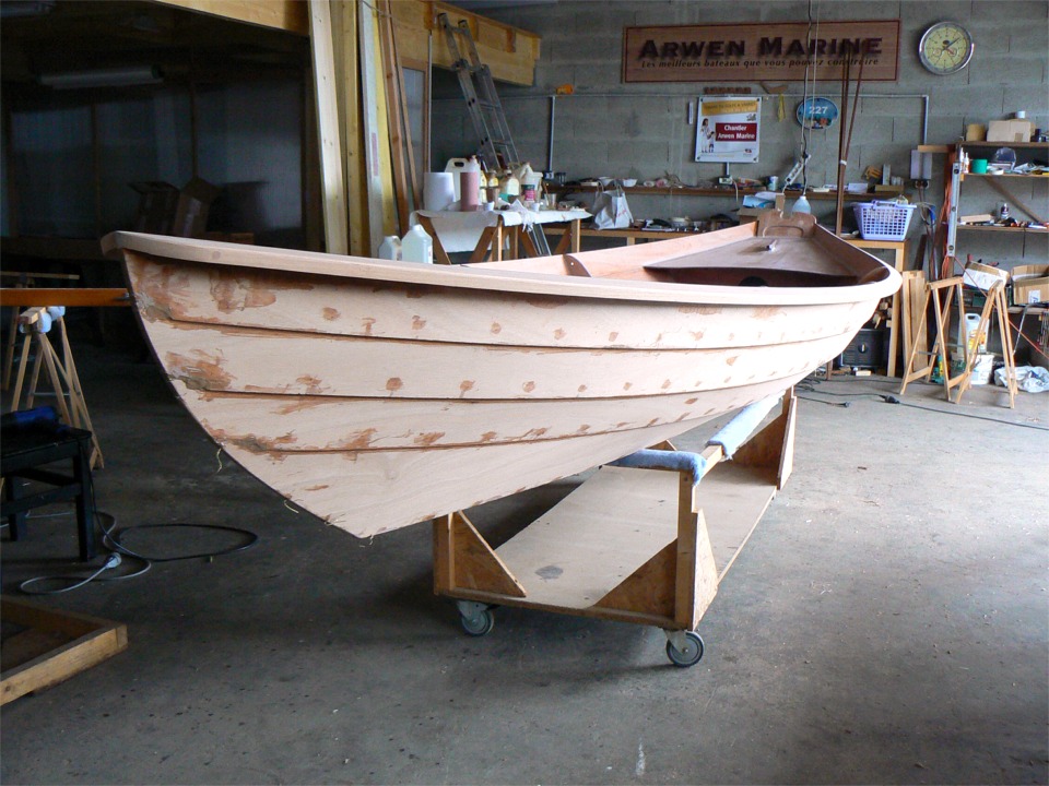 J'ai aras&eacute; les listons &agrave; la ponceuse &agrave; bande, et j'ai arrondi leur coin ext&eacute;rieur haut &agrave; la d&eacute;fonceuse. 