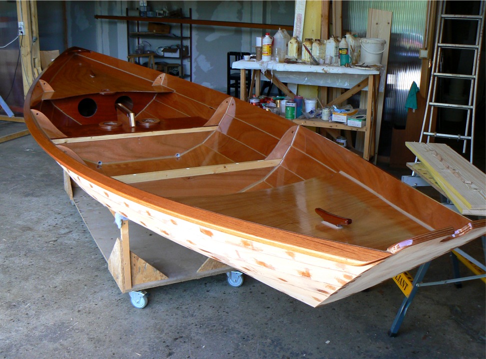 Je vais passer une seconde couche de vernis et la suite attendra le retour &agrave; Clairoix (petit pon&ccedil;age et 4 nouvelles couches). 