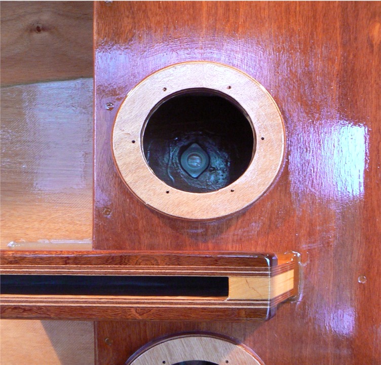 Je profite de la situation pour prendre cette image de l'un des nables vu &agrave; travers sa trappe. 