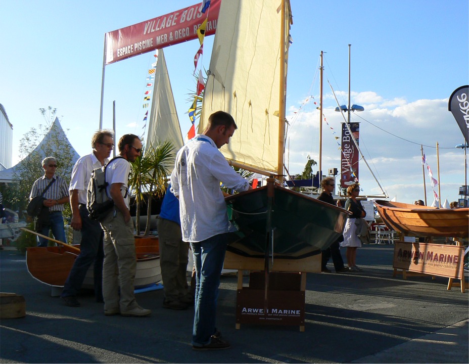 D'autres ont une approche plus pragmatique, mais l'attraction d'un petit bateau "fait main" reste tr&egrave;s forte. 