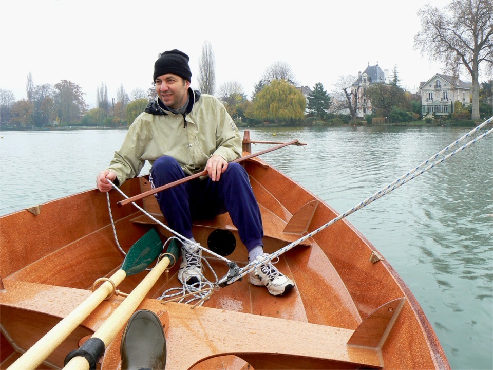 Fin novembre, Jean-David procède aux essais de son Skerry, construit en même temps que celui d'Olivier en "construction accompagnée" sur le lac d'Enghien. 