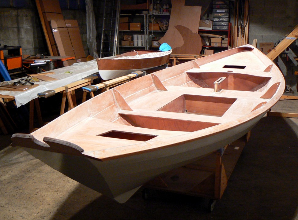 J'h&eacute;site &agrave; ressortir pour la derni&egrave;re phase, qui est le rin&ccedil;age &agrave; grande eau, afin d'&eacute;liminer la poussi&egrave;re fine que l'aspirateur n'a pas r&eacute;ussi &agrave; d&eacute;coller de la surface, car entretemps la temp&eacute;rature a baiss&eacute; et il g&egrave;le de nouveau. 