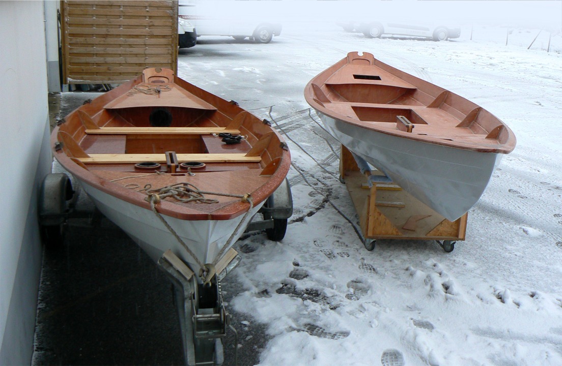 La diff&eacute;rence essentielle entre les deux Doris 17 est dans les bancs : ils font partie int&eacute;grante de la structure sur le nouvveau, alors qu'ils sont rapport&eacute;s (et en pin) sur l'ancien : gain de simplicit&eacute; et de poids net de 2 kg pour le nouveau. 