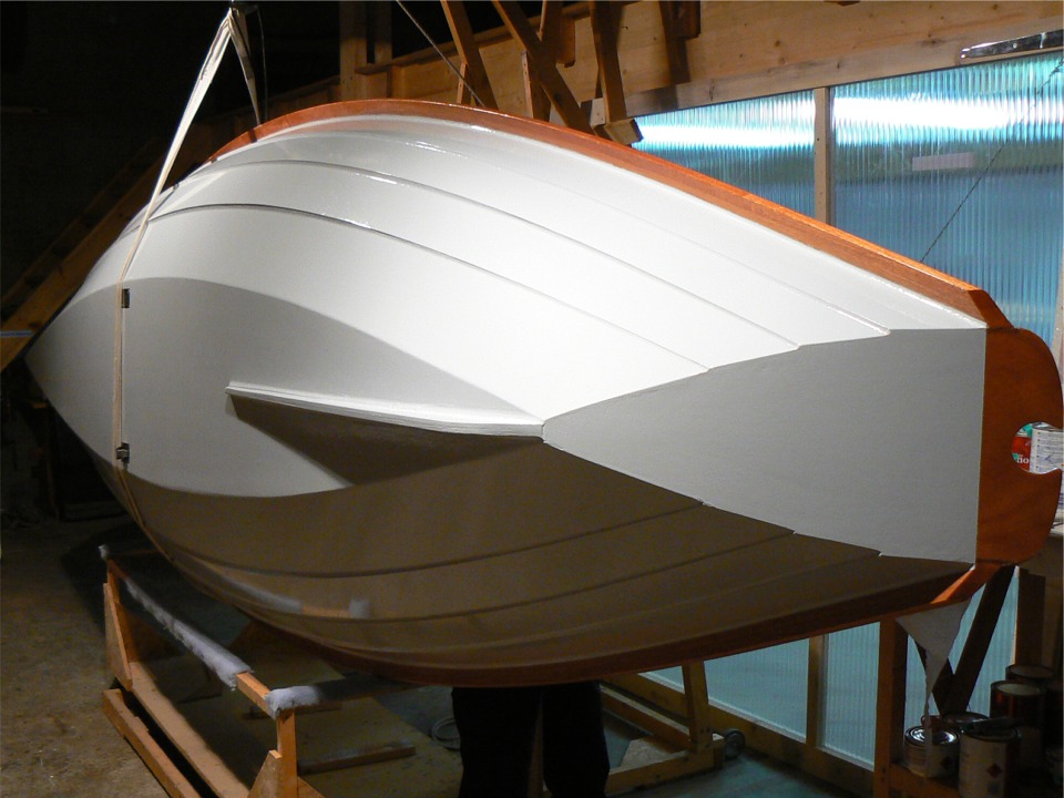 Nous avons fait pivoter le bateau de 180 degr&eacute;s pour fixer le vide-vite tribord. 