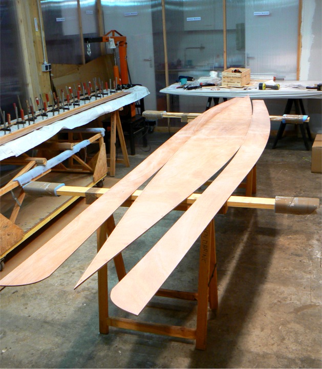 Il va &ecirc;tre temps de commencer &agrave; suturer les bord&eacute;s 1 sur la sole. 