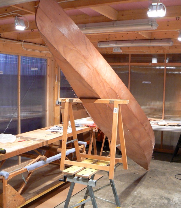 Un jour apr&egrave;s, m&ecirc;me traitement pour l'&eacute;tambot. Entretemps, j'ai aussi fait les joints-cong&eacute;s sur le pourtour des cloisons avant et arri&egrave;re. 